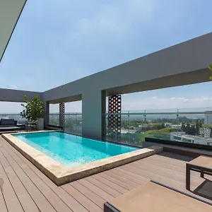 modern-luxury-condo-with-pool-gym.comcaribbean.com/